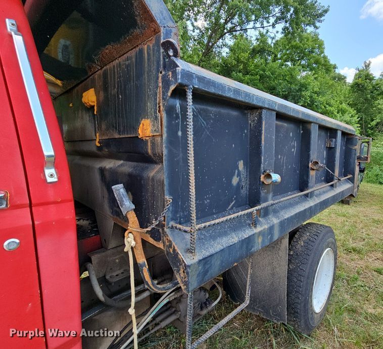 image for item LW9724 1990 Ford F800  dump truck