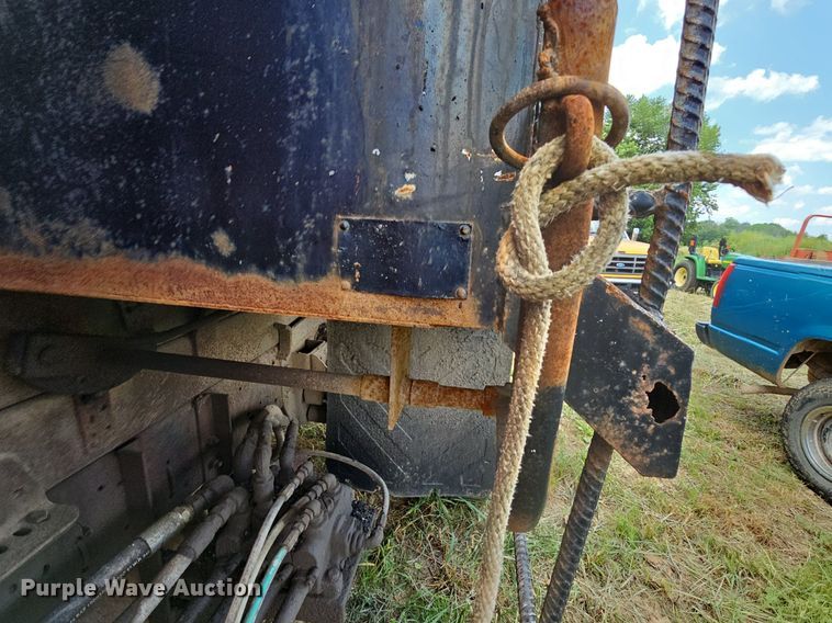 image for item LW9724 1990 Ford F800  dump truck