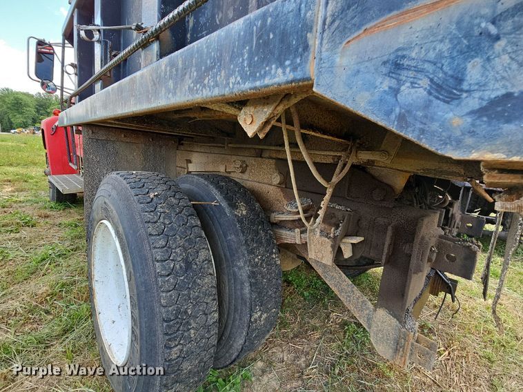 image for item LW9724 1990 Ford F800  dump truck