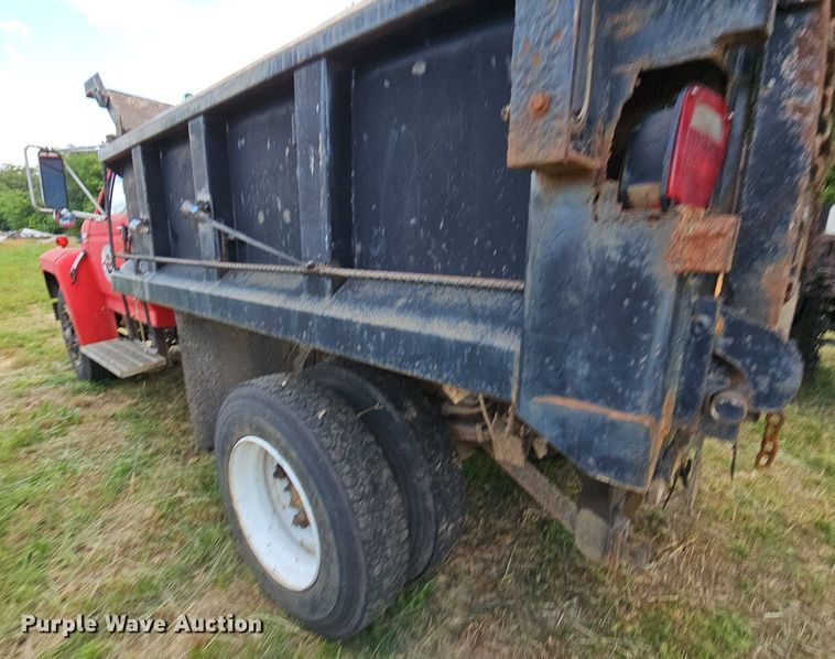 image for item LW9724 1990 Ford F800  dump truck