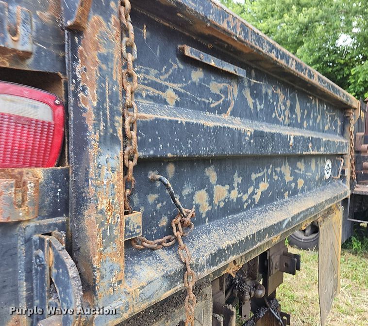 image for item LW9724 1990 Ford F800  dump truck