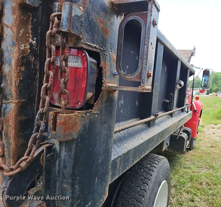 image for item LW9724 1990 Ford F800  dump truck