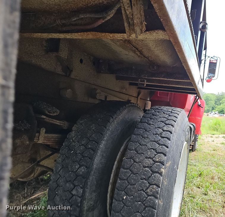 image for item LW9724 1990 Ford F800  dump truck