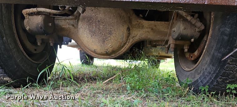 image for item LW9724 1990 Ford F800  dump truck