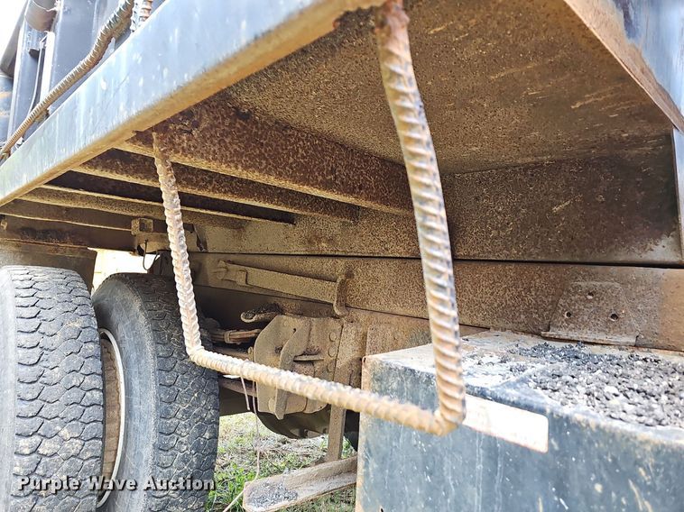 image for item LW9724 1990 Ford F800  dump truck
