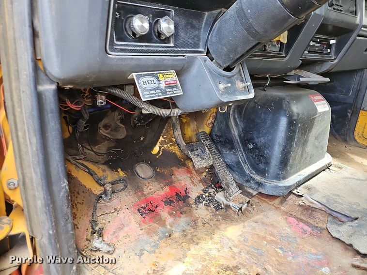 image for item LW9724 1990 Ford F800  dump truck