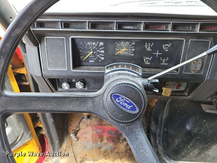 image for item LW9724 1990 Ford F800  dump truck