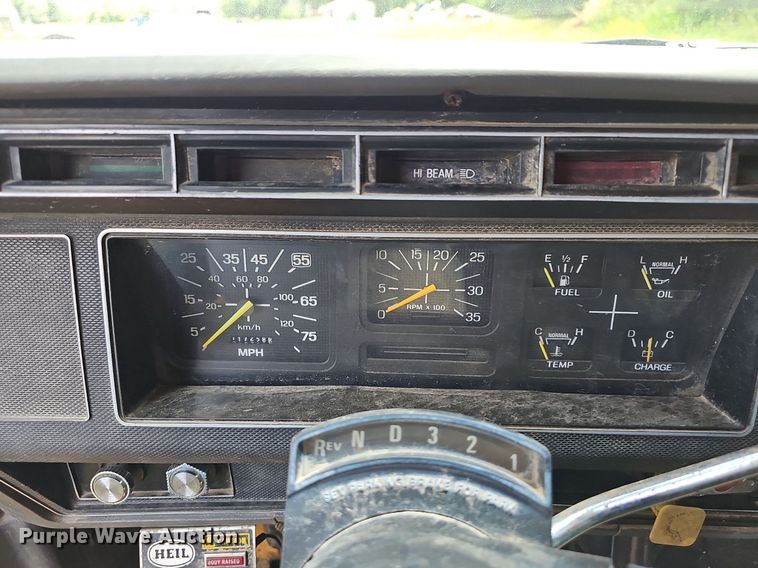 image for item LW9724 1990 Ford F800  dump truck