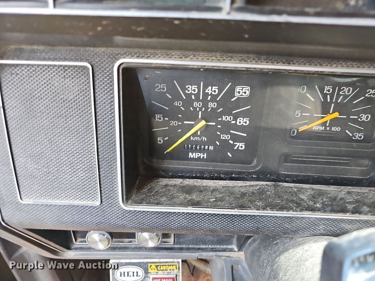 image for item LW9724 1990 Ford F800  dump truck