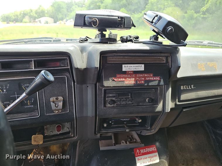 image for item LW9724 1990 Ford F800  dump truck