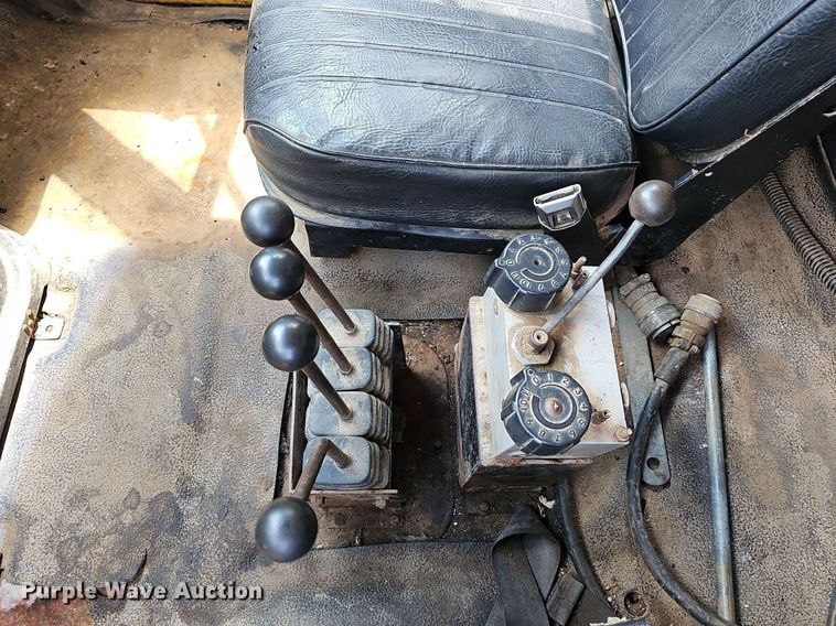 image for item LW9724 1990 Ford F800  dump truck