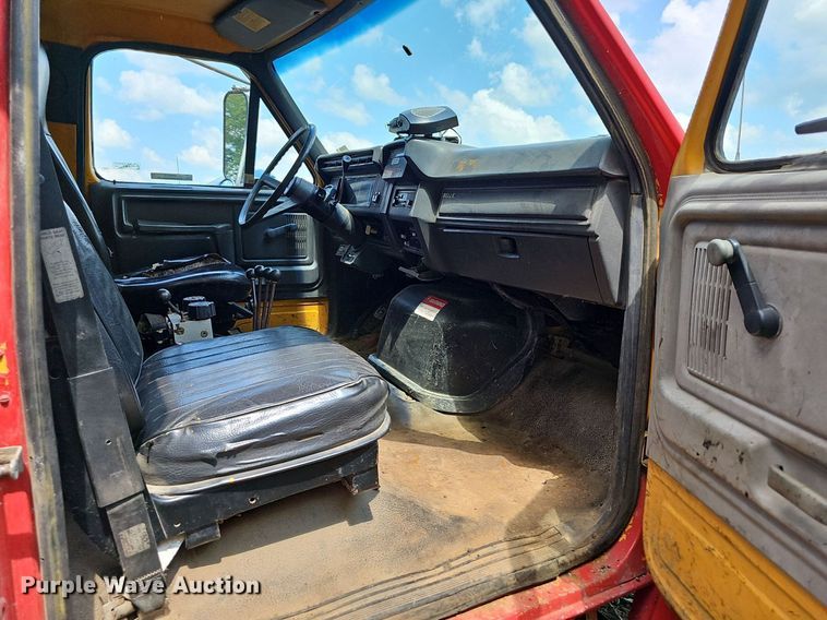 image for item LW9724 1990 Ford F800  dump truck