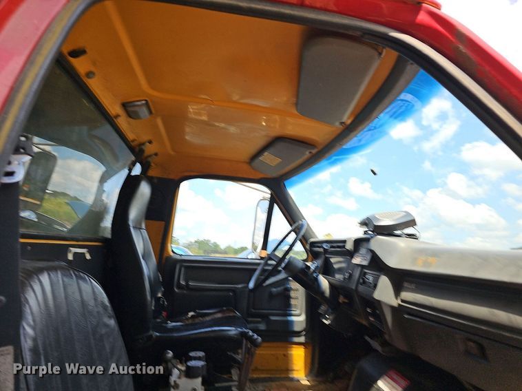 image for item LW9724 1990 Ford F800  dump truck