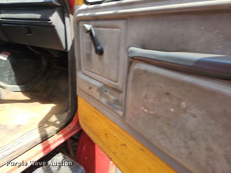 image for item LW9724 1990 Ford F800  dump truck