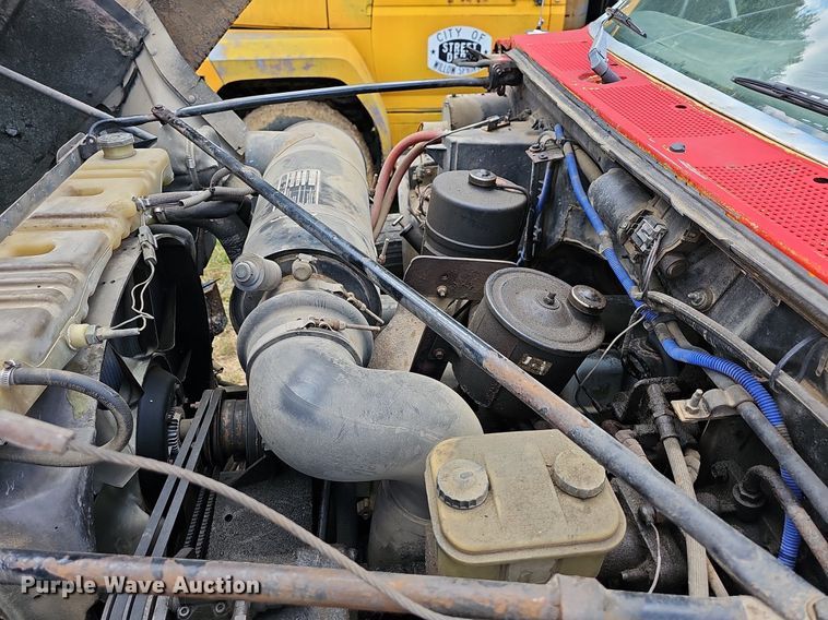 image for item LW9724 1990 Ford F800  dump truck