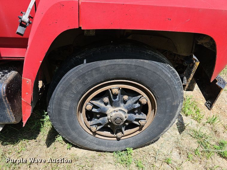 image for item LW9724 1990 Ford F800  dump truck