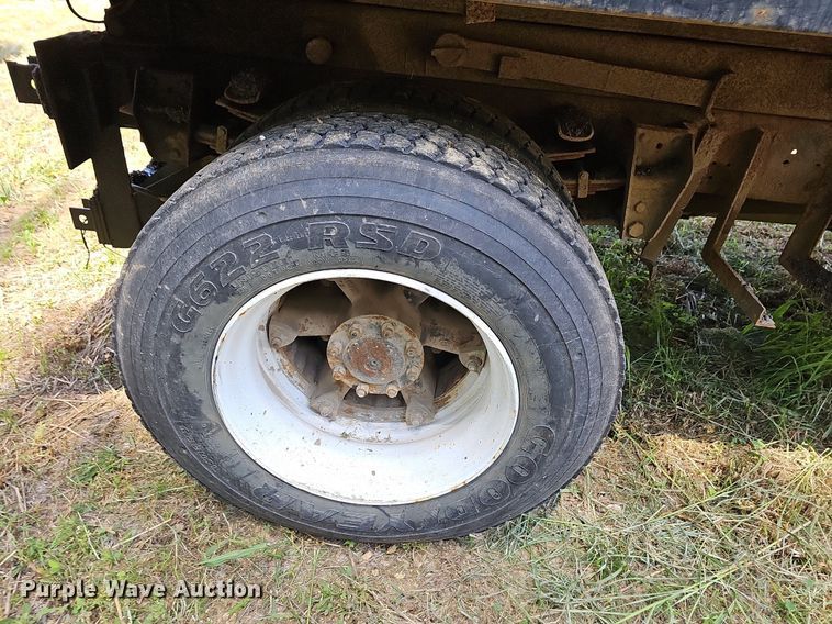 image for item LW9724 1990 Ford F800  dump truck