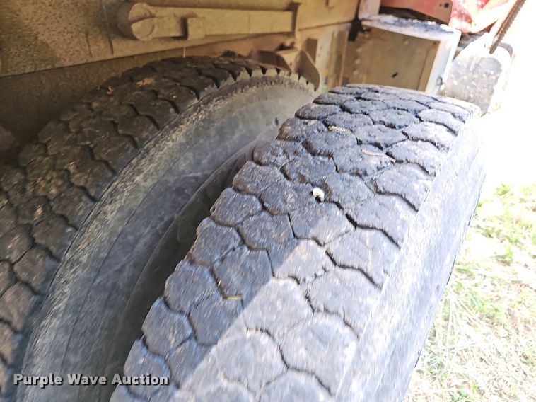 image for item LW9724 1990 Ford F800  dump truck