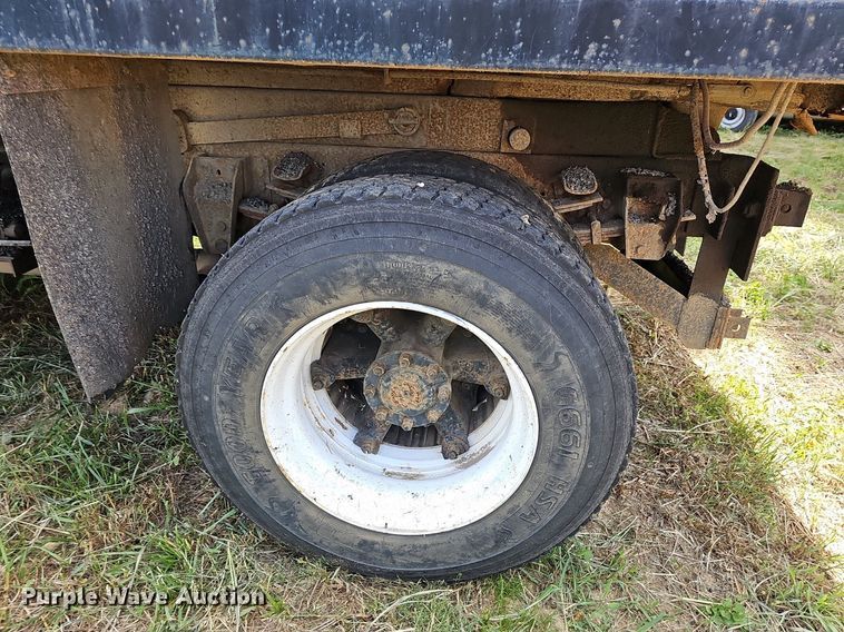 image for item LW9724 1990 Ford F800  dump truck