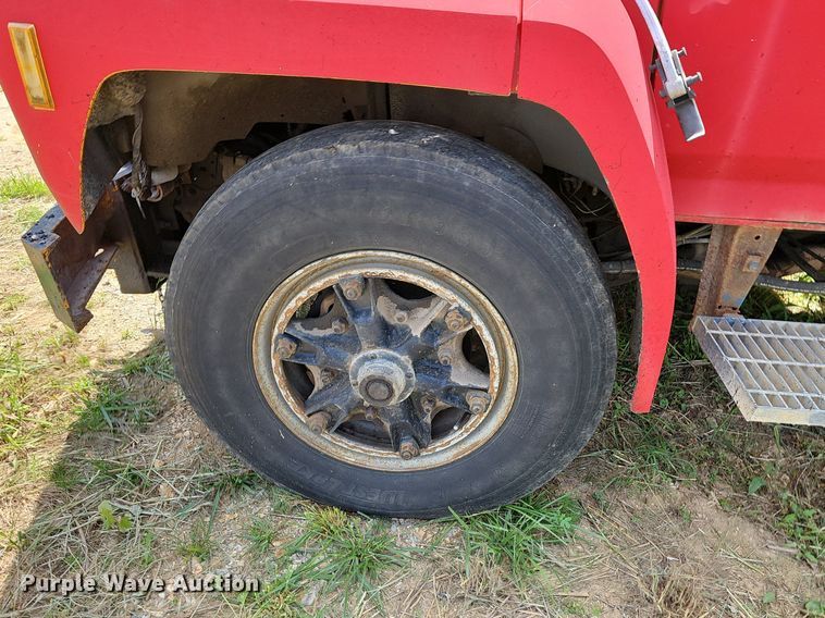 image for item LW9724 1990 Ford F800  dump truck