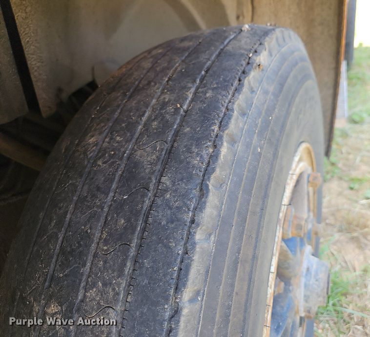 image for item LW9724 1990 Ford F800  dump truck