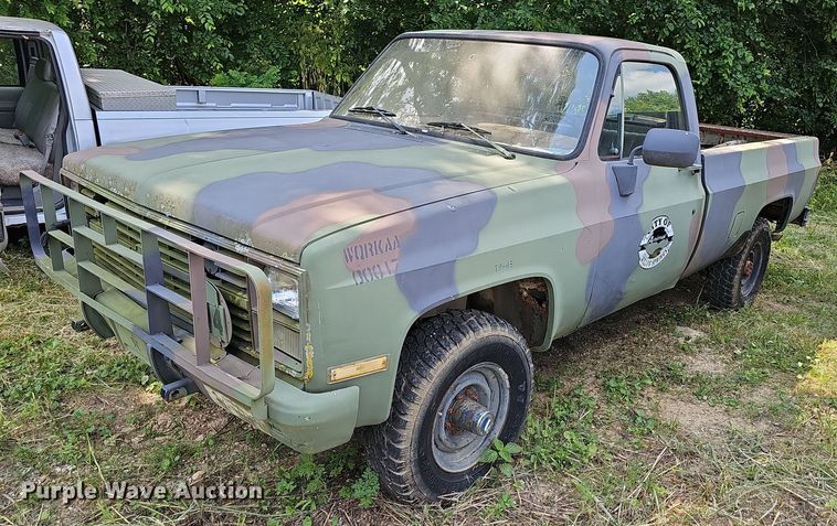 image for item LW9726 1986 Chevrolet D30  pickup truck