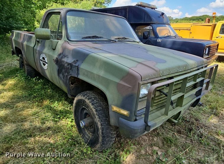 image for item LW9726 1986 Chevrolet D30  pickup truck