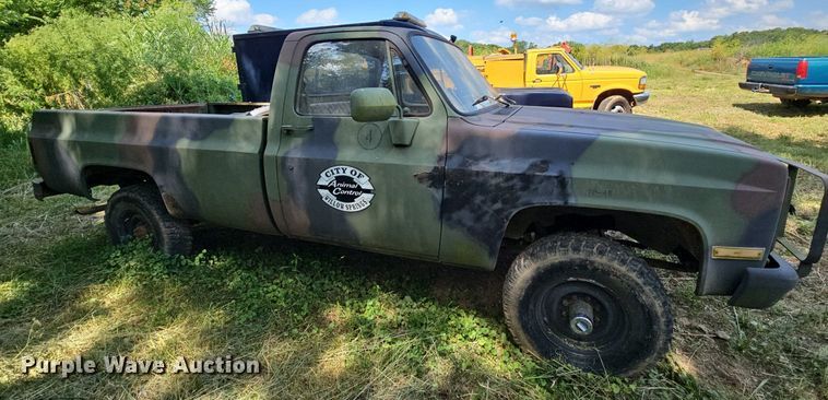 image for item LW9726 1986 Chevrolet D30  pickup truck