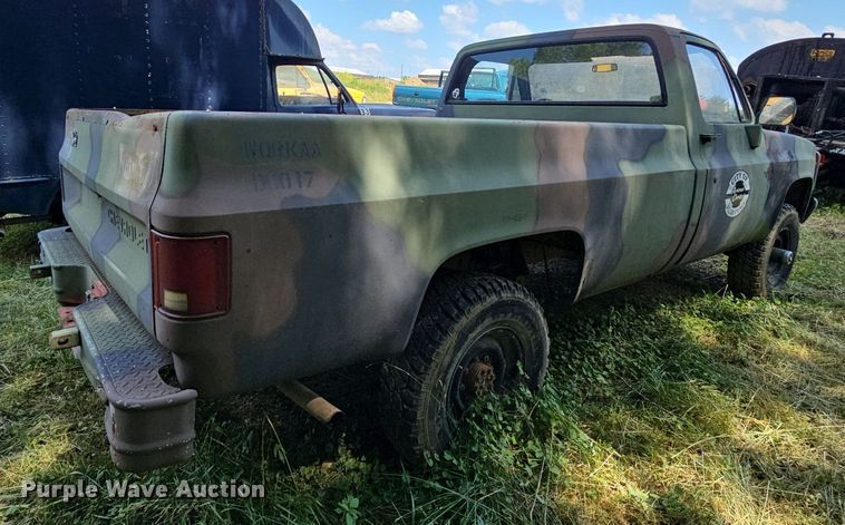 image for item LW9726 1986 Chevrolet D30  pickup truck