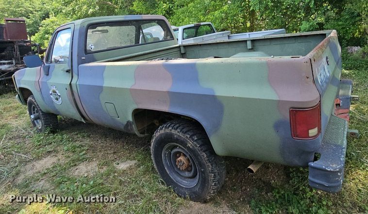 image for item LW9726 1986 Chevrolet D30  pickup truck