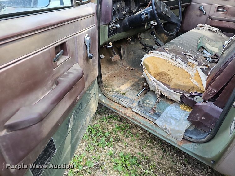 image for item LW9726 1986 Chevrolet D30  pickup truck