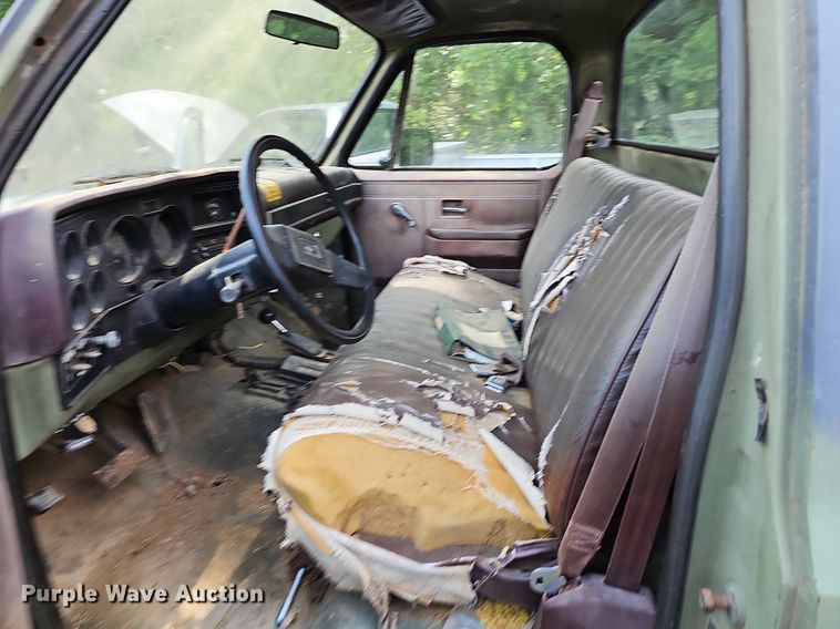 image for item LW9726 1986 Chevrolet D30  pickup truck