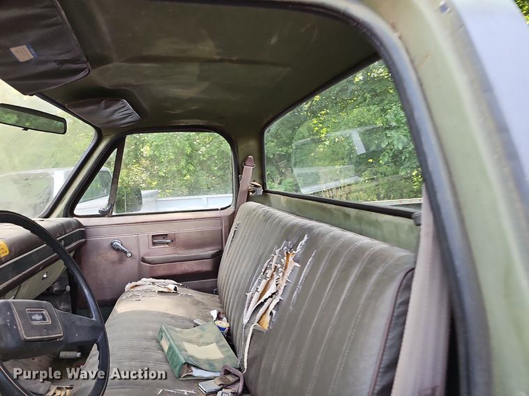 image for item LW9726 1986 Chevrolet D30  pickup truck