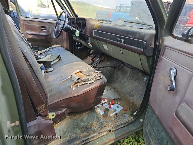 image for item LW9726 1986 Chevrolet D30  pickup truck