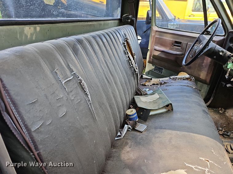 image for item LW9726 1986 Chevrolet D30  pickup truck