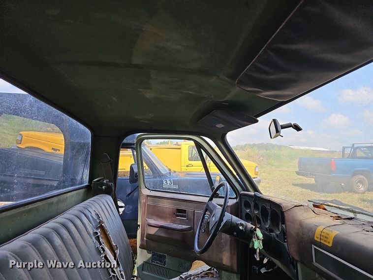 image for item LW9726 1986 Chevrolet D30  pickup truck