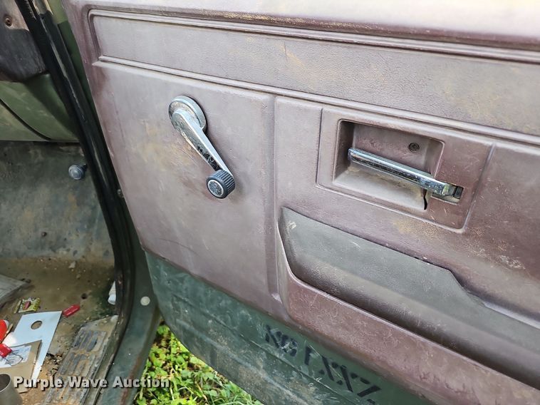 image for item LW9726 1986 Chevrolet D30  pickup truck