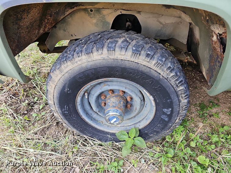 image for item LW9726 1986 Chevrolet D30  pickup truck