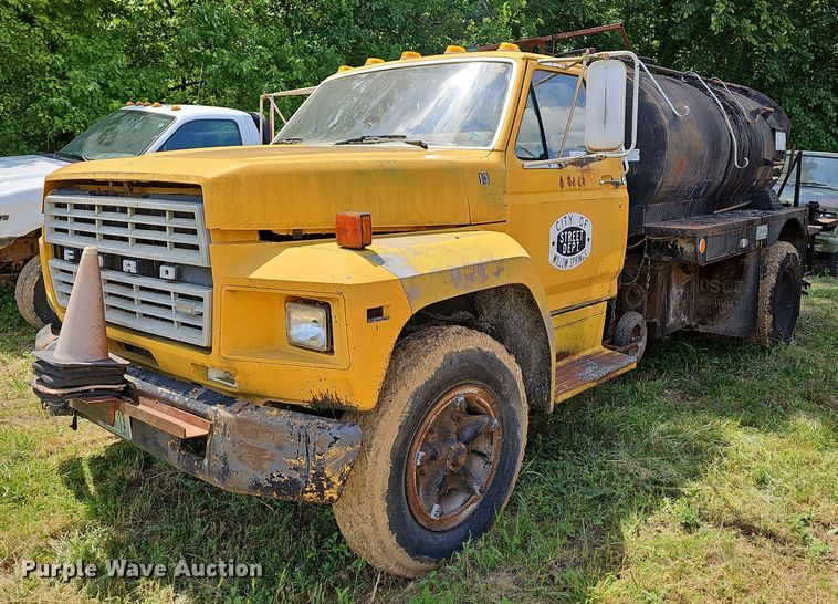 image for item LW9728 1980 Ford  oil distributor truck