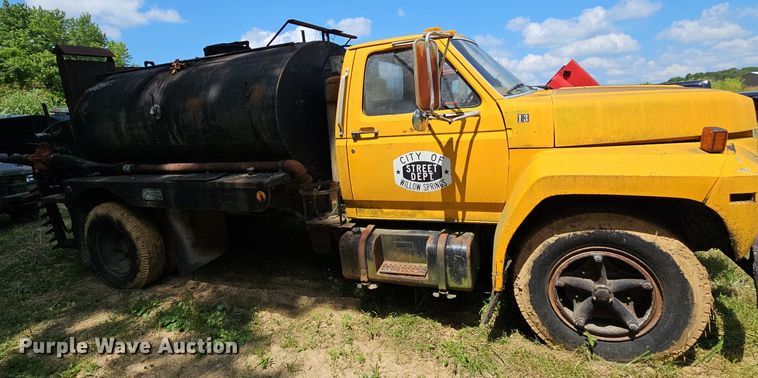 image for item LW9728 1980 Ford  oil distributor truck