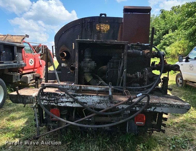 image for item LW9728 1980 Ford  oil distributor truck