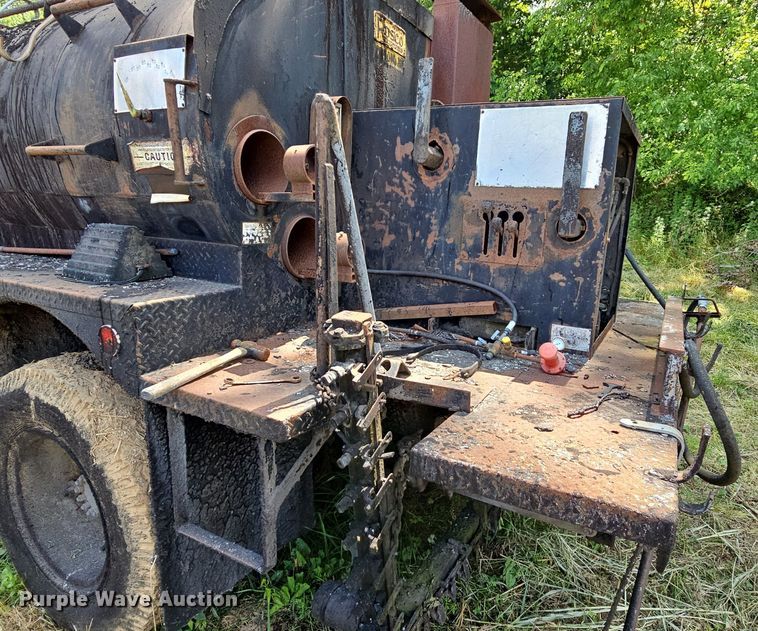 image for item LW9728 1980 Ford  oil distributor truck