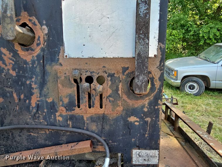 image for item LW9728 1980 Ford  oil distributor truck