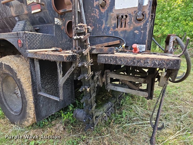 image for item LW9728 1980 Ford  oil distributor truck