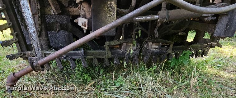 image for item LW9728 1980 Ford  oil distributor truck