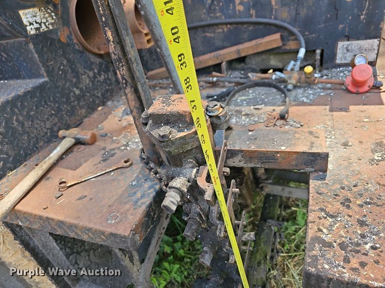 image for item LW9728 1980 Ford  oil distributor truck