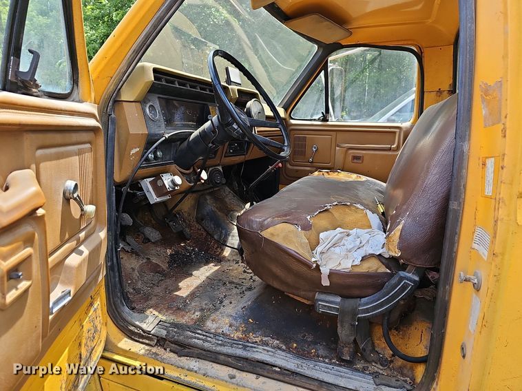 image for item LW9728 1980 Ford  oil distributor truck