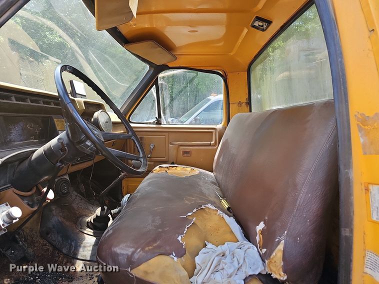 image for item LW9728 1980 Ford  oil distributor truck