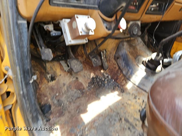 image for item LW9728 1980 Ford  oil distributor truck