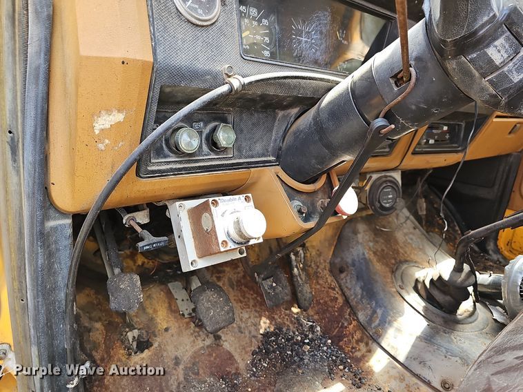 image for item LW9728 1980 Ford  oil distributor truck